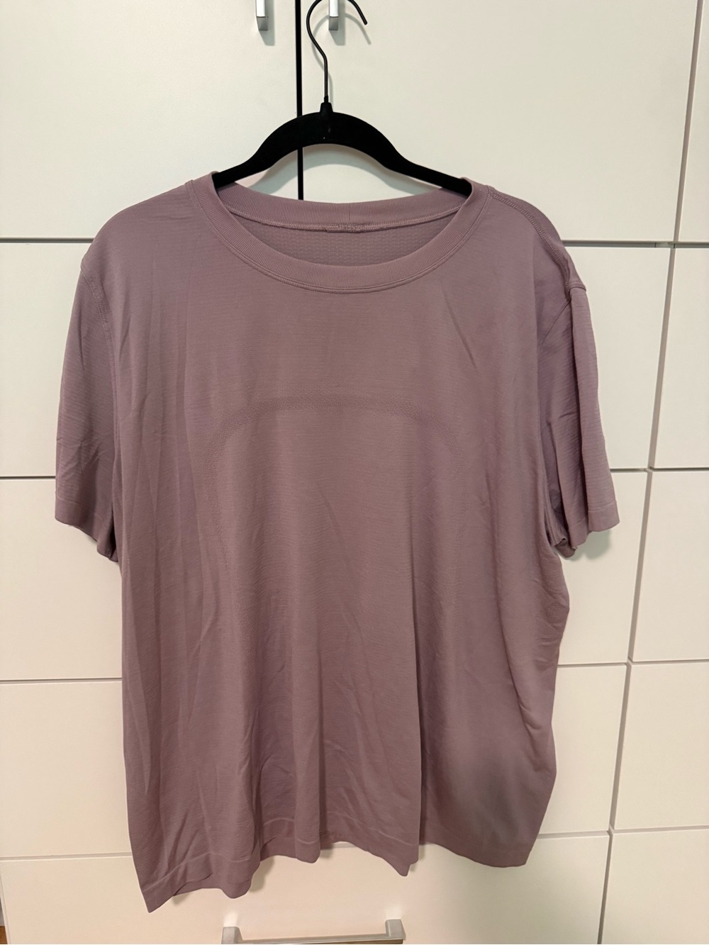 Swiftly Relaxed Short Sleeve Hip Length Shirt, Size 14 Lululemon - Picture 3 of 3